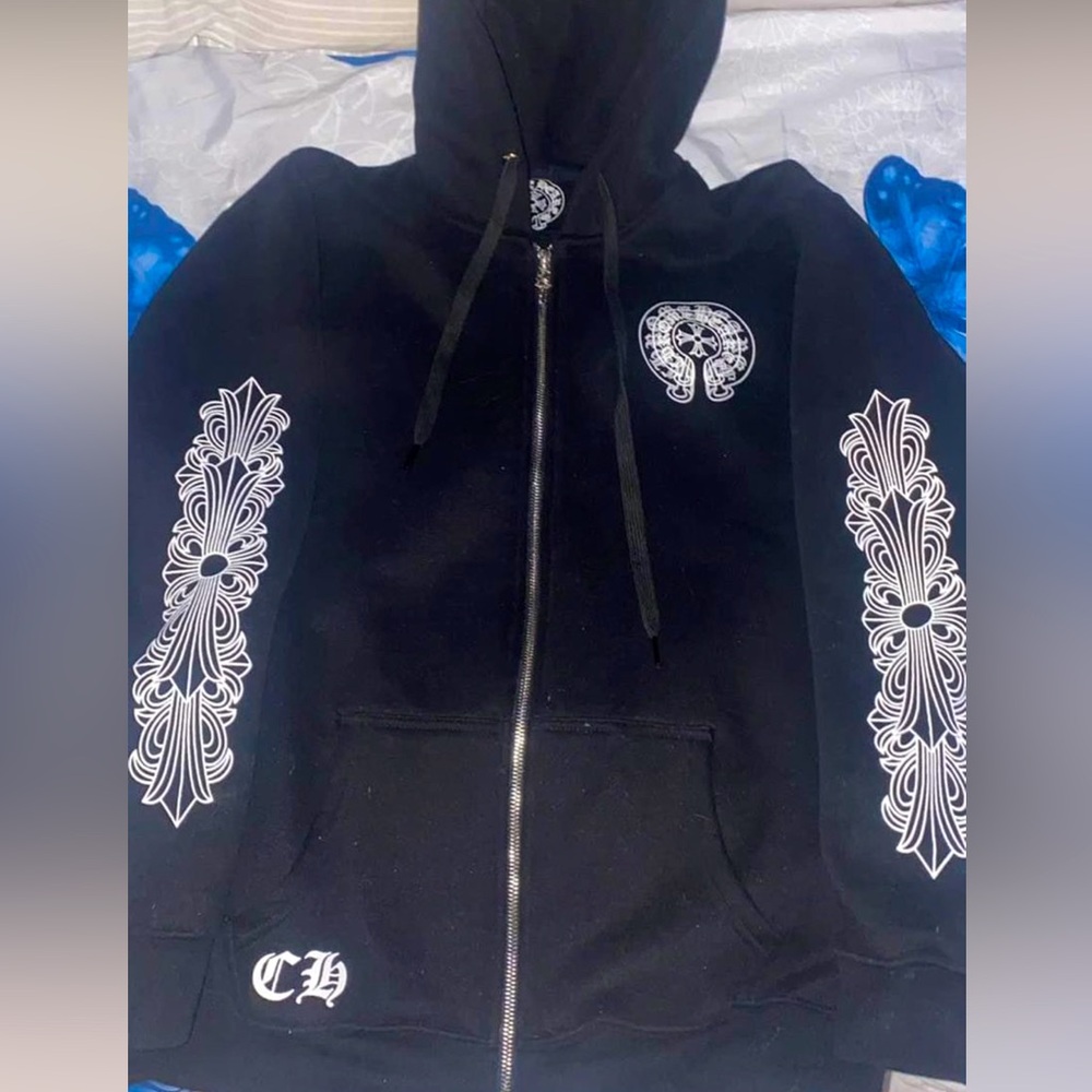 Authentic chrome hearts hoodie size is a 3xl bug fits like a XL - L send offers